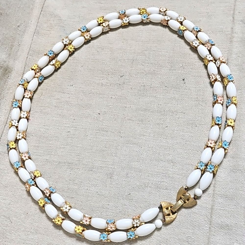 Vintage Crown Trifari Alfred Philippe Pastel Bouquet Milk Glass Necklace